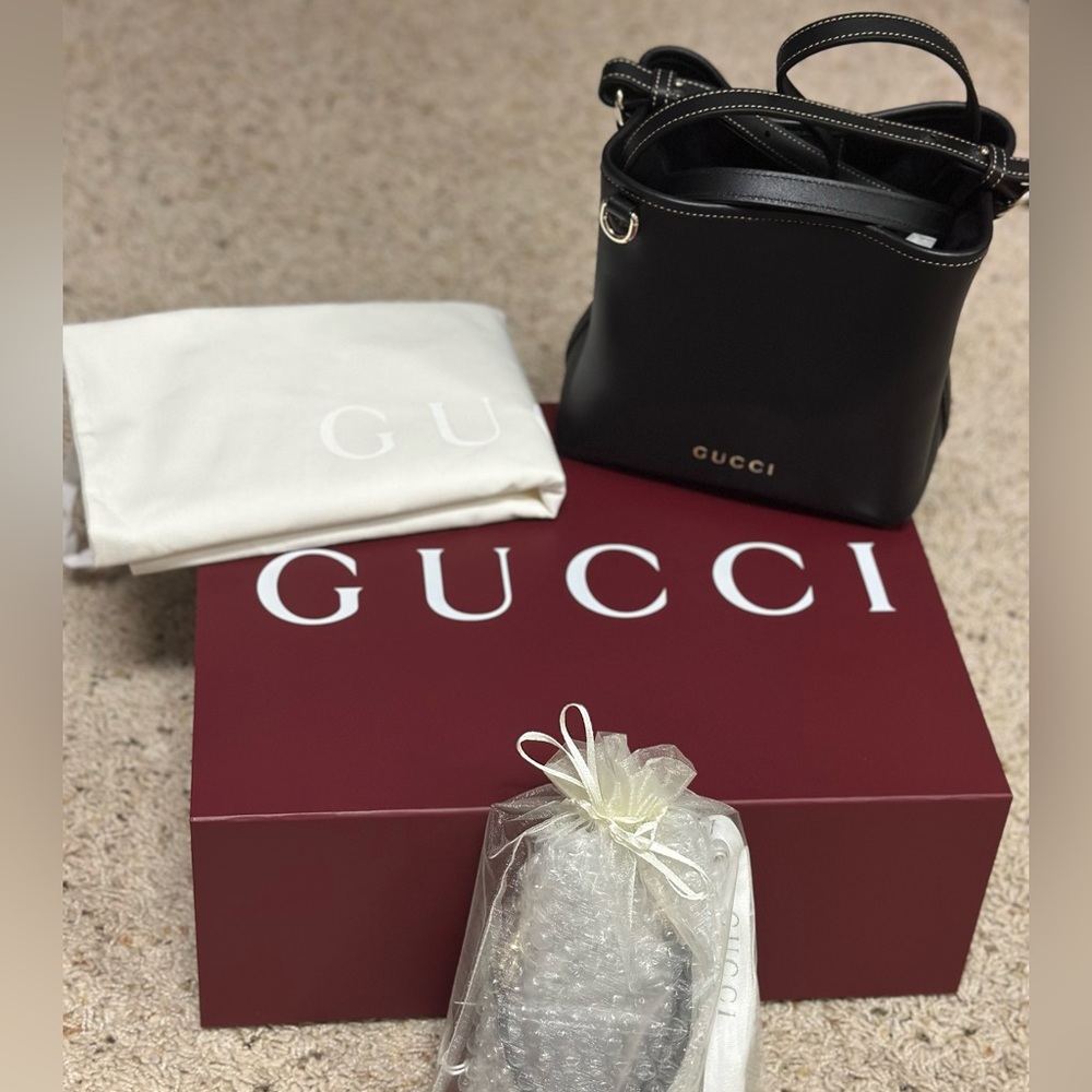 $650 Off retail - NWT Gucci Emblem mini bucket bag (black)